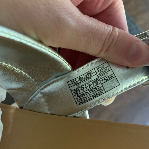New UGG Zayne Metallic Slingback Sandal - Picture 10 of 13